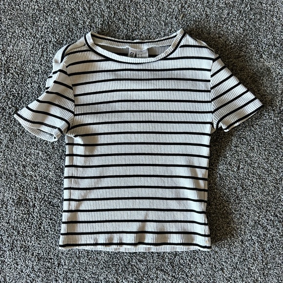 H&M Tops - H&M - Black and White cropped striped top. Size XS.